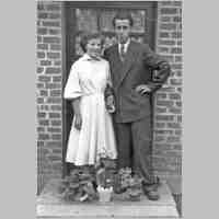 020-1045 Hannelore  Zepik und  Arnold Taron am Tage der Verlobung  24.06.1956.jpg